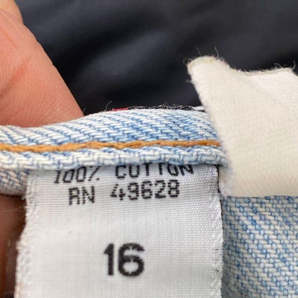 ZENA Vintage Light Washed Denim Short - Picture 9 of 10